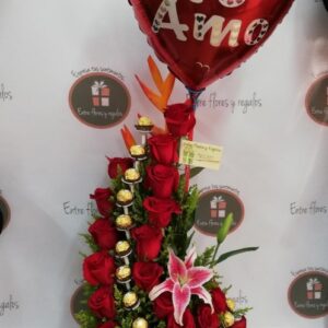 Rosas, chocolate ferrero, globo personalizado