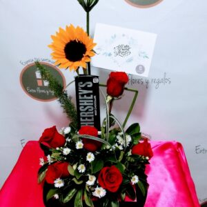 Rosas, giraso, chocolate Hershey'sregalos a domicilio en Quito