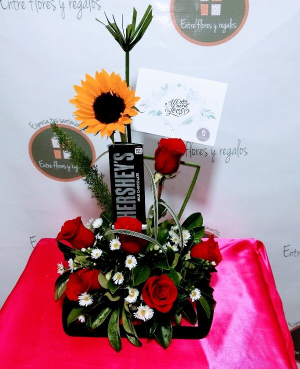 Rosas, giraso, chocolate Hershey'sregalos a domicilio en Quito