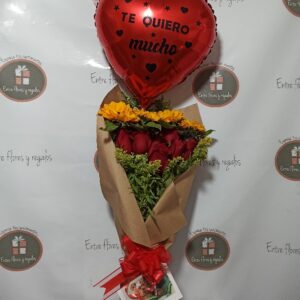 Ramo de rosas, girasoles y globo personalizado regalos a domicilio en Quito