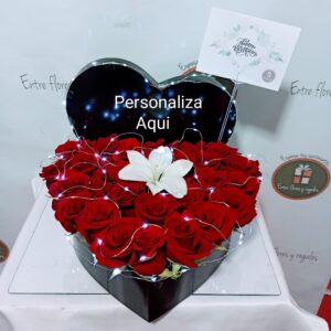 corazón con luces led y lirio tapa personalizada