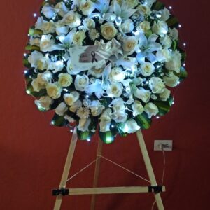 Corona fúnebre con pedestal, luces led tarjeta personalizada