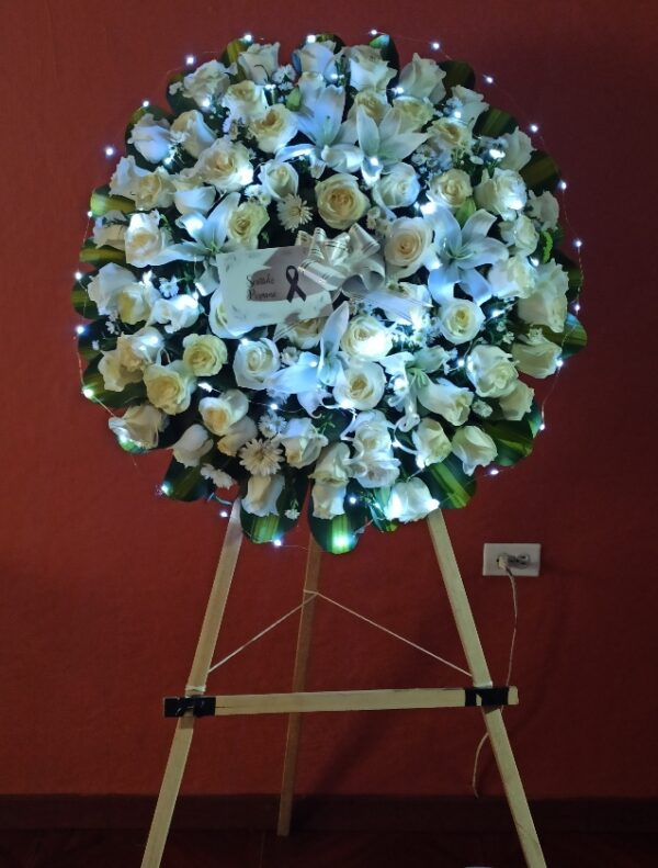 Corona fúnebre con pedestal, luces led tarjeta personalizada