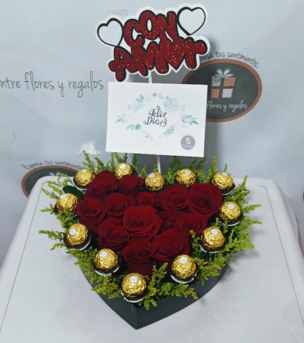 Arreglo corazón, rosas y chocolates Ferrero mensaje a su elección