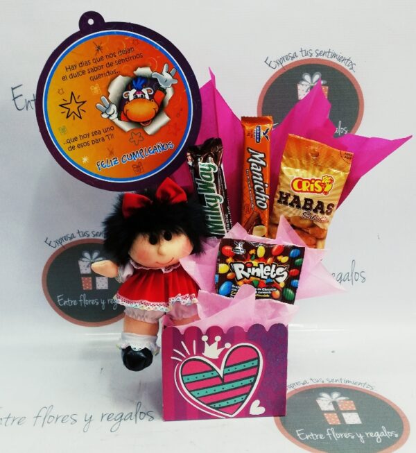 Detalle con Mafalda, variedad de dulces y mensaje a su elección