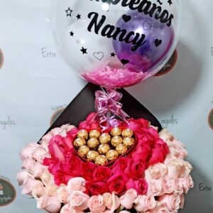 Ramo con 125 rosas 15 Ferreros, globo personalizado